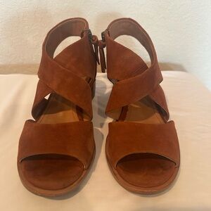 Sofft Women's Tan Suede Sandals